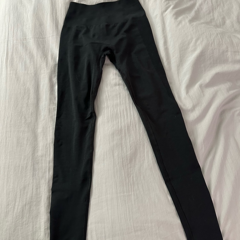 Black amplify leggings